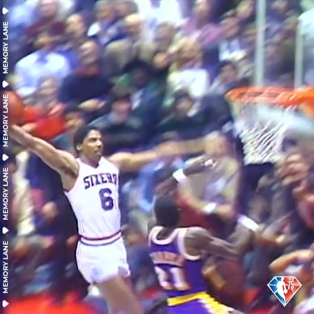 NBA tarihinin en ikonik smaçlarından birisi — üzerinden tam 43 sene geçmiş. Julius 'Dr. J' Erving. “Rock the baby” smacı...