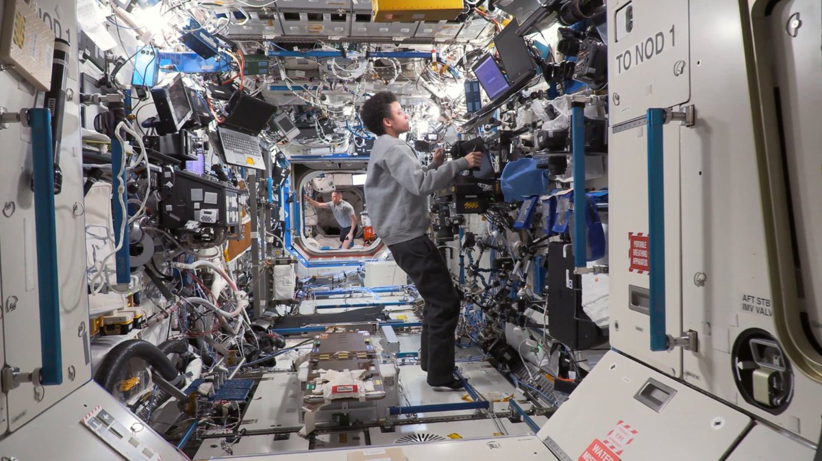 No need to pack your bags! 🧳 NASA astronauts Nicole Mann and Kjell Lindgren will bring space station to you! Tour the orbiting laboratory and keep celebrating 25 years of humans on station into the new year! Full video: