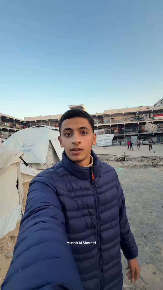 يواجه سكان شمال غزة كارثة إنسانية حادة، إذ يعيشون وسط دمار شامل وغياب لمقومات الحياة، مع انتشار الأمراض وانعدام الأمن الغذائي واستمرار الحرب، في ظل ضعف الاستجابة الإغاثية، ما يهدد حياتهم بشكل متزايد.