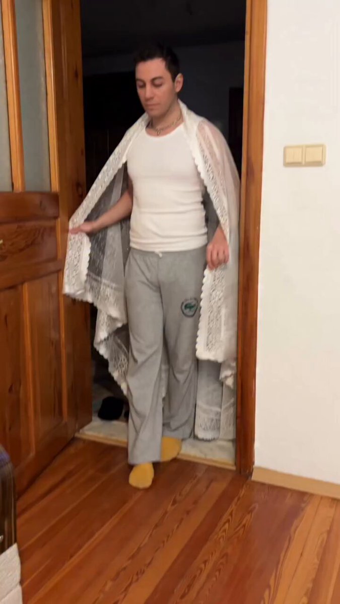 Lan olayı canlandırmış adam