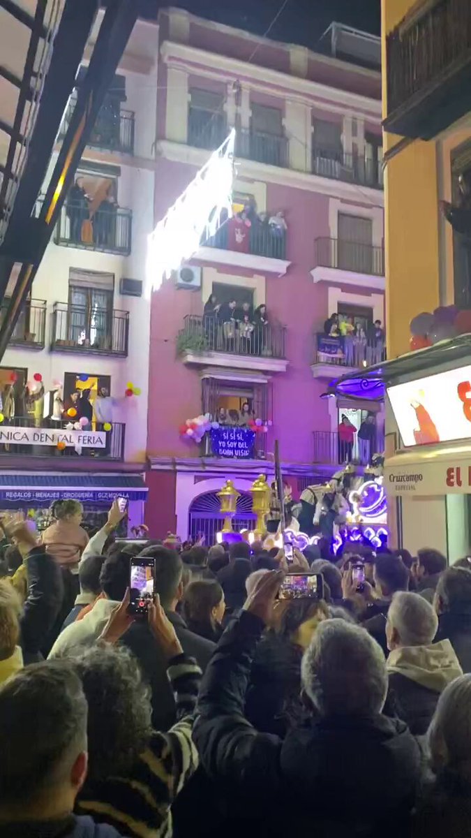 Pitada a Baltasar en Sevilla. Gritos de "Sanidad Pública". Normal. A Bonilla NO le ha salido bien la jugada. Con los Reyes Magos no se juega ni se politizan.