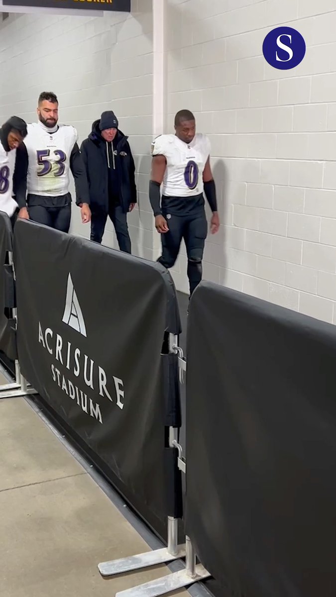 Heartbreaking: Ravens QB Lamar Jackson was PISSED after last night's game and threw a bottle at the team logo on the wall leading to the locker room. Every year his teammates continue to let him down. Lamar just wants to win a Super Bowl 😔💔
