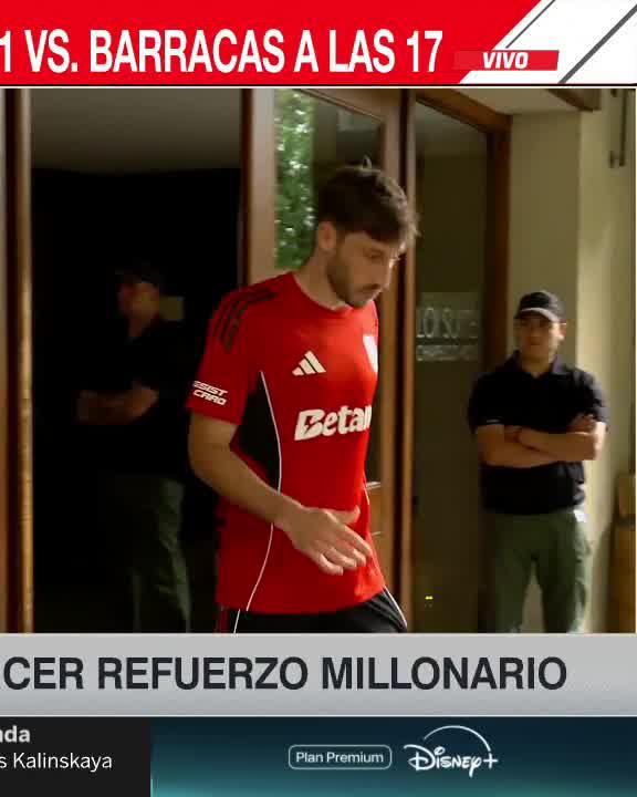 MATÍAS VIÑA EN LA PRETEMPORADA DE RIVER: el defensor uruguayo luce por primera vez los colores del Millonario y se sumó al grupo bajo las órdenes del Muñeco. 📺 #DisneyPlus Plan Premium
