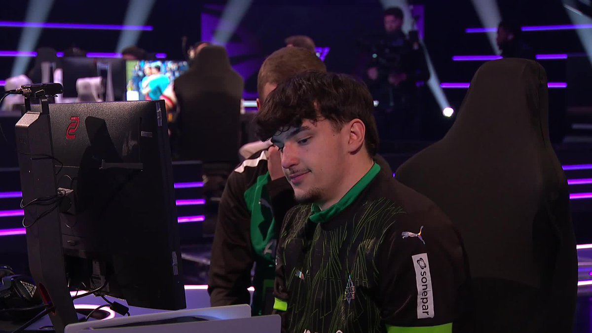 What just happened?!? 🫨 Lukas_official11 just beat Vejrgang! The #FCPro World No.1 🙌