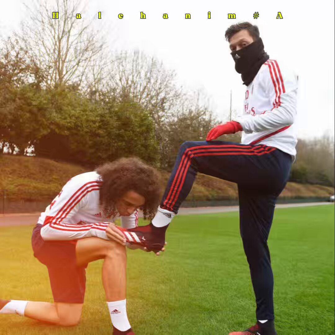🚨 ÖZEL | Matteo Guendouzi Arsenal'den abisi Mesut Özil’e Fenerbahçe'yi ve İstanbul'u soruyor. Mesut Özil ise "Fenerbahçe çok büyük kulüp ve kurumsal, öneririm" yanıtını veriyor.