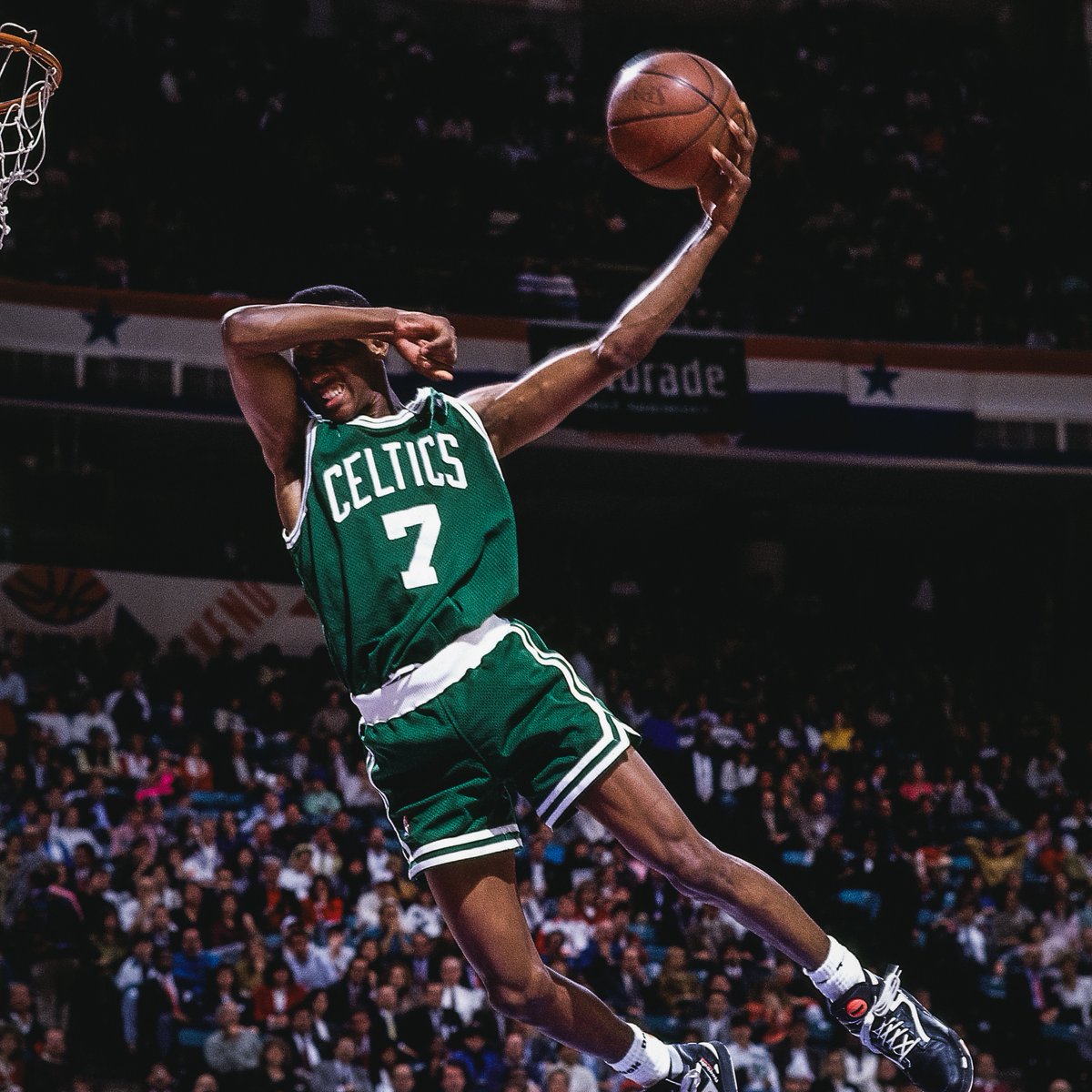 People still ask Dee Brown about his "blind dunk" to this day 😏