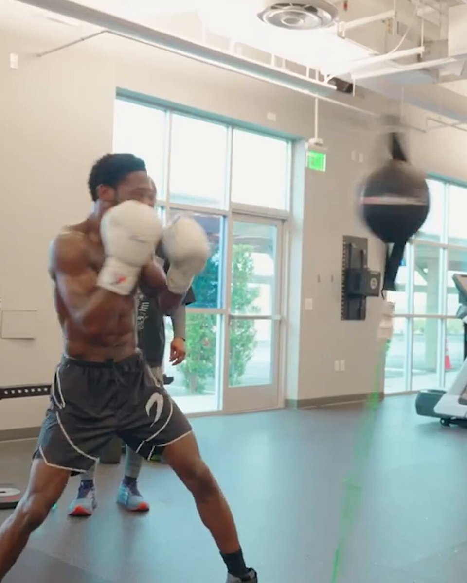 Back and better 💼 (via YT Keyshawn Davis)
