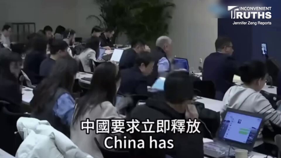 😓尴尬死个人了。 今天的新闻例会，有记者问：中国呼吁美国放马杜罗，美国要是不放会怎么样？中国派去委内瑞拉的那个外交使团，现在还在加拉加斯吗？ 中共发言人林剑沉默长达52秒才支支吾吾说了几句。 ‼️听完他的回答，我觉得，大概率，中方代表团现在还陷在委内瑞拉没能回去呢！ 你们说呢？