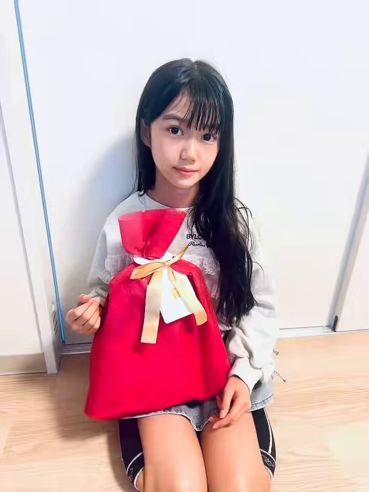 おーはーよー(❁ ´ ▽ ` ❁) プレゼント🎁めっちゃ嬉しいです❣️いつもありがとうございます✨️ 今日はお友達と図書館📗📚(*´艸`)ﾌﾌﾌｯ♡