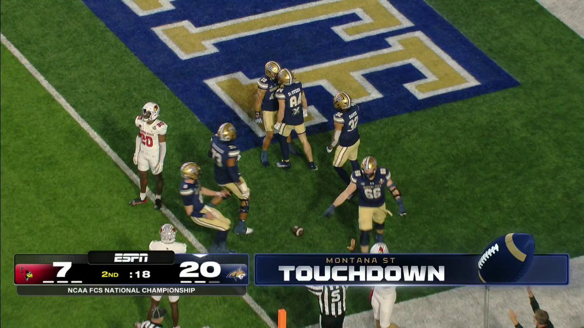 A HURDLE EN ROUTE TO A TD! 🤯 Watch the second half of the FCS National Championship on ESPN and the ESPN App 🍿