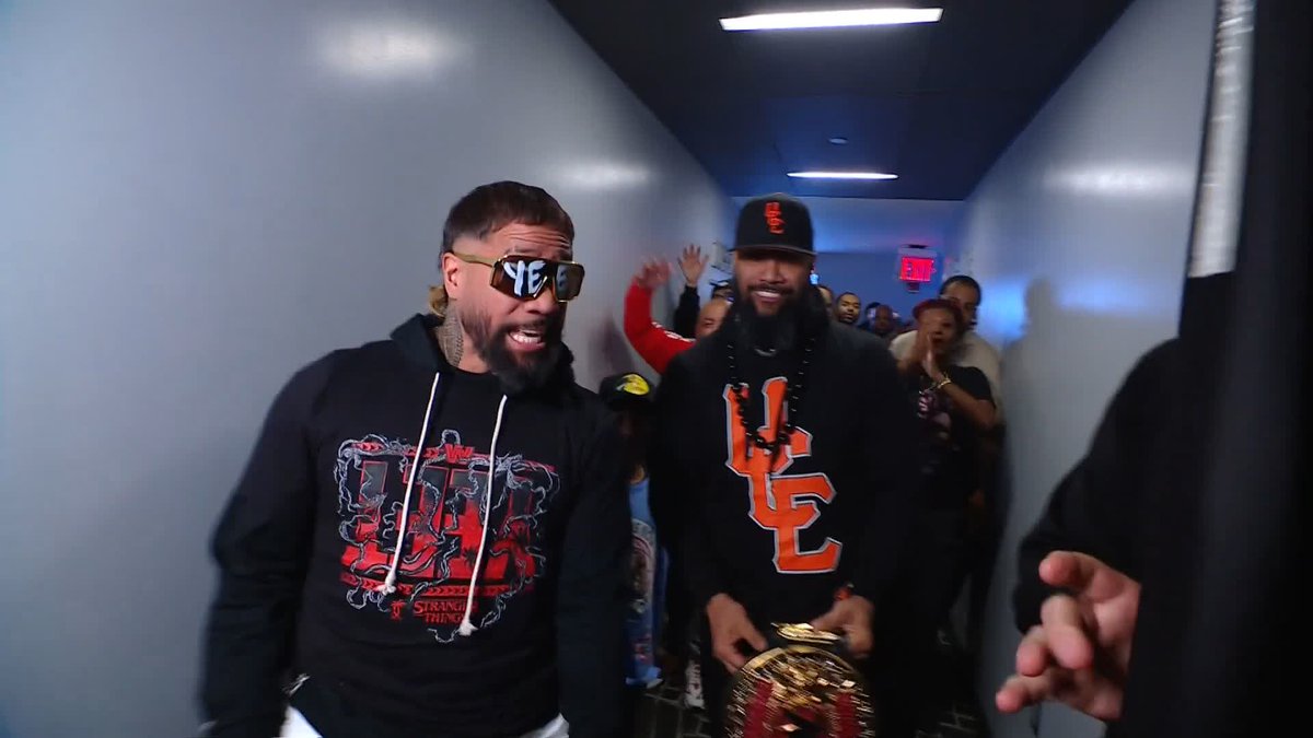 The Usos are ready to ꓕƎƎ⅄ The Usos