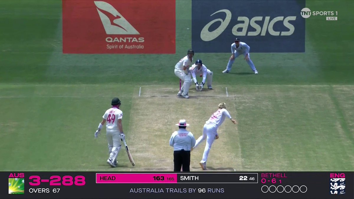 Just after lunch, Jacob Bethell brings an end to Travis Head’s innings! 👏