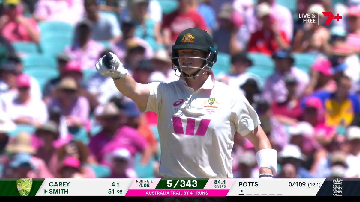 Steve Smith (on strike) asks Brydon Carse (mid off) to turn his sunnies around because the glare is distracting #Ashes
