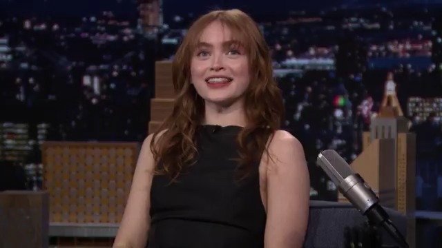.Sadie Sink reacts to fans telling her to run during *that* scene in stranger things Season 5 🤣 #FallonTonight #StrangerThingsOnFallon