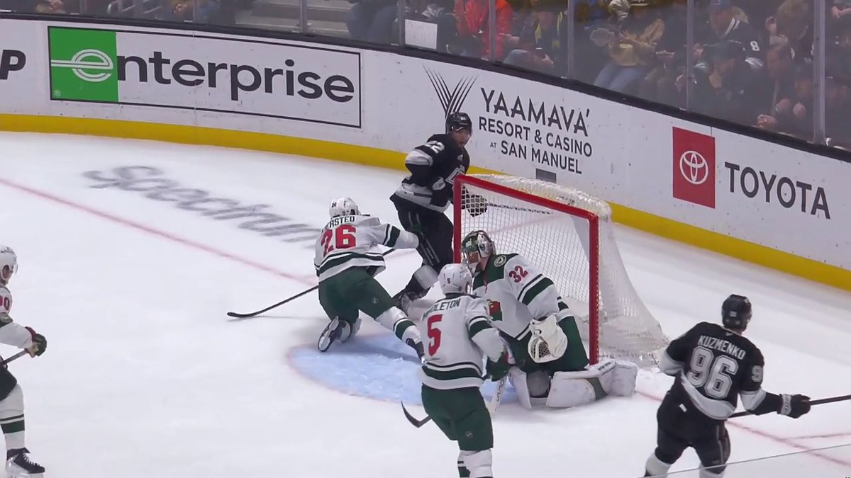 Nifty pass here by Andrei Kuuuuzmenko 🍎