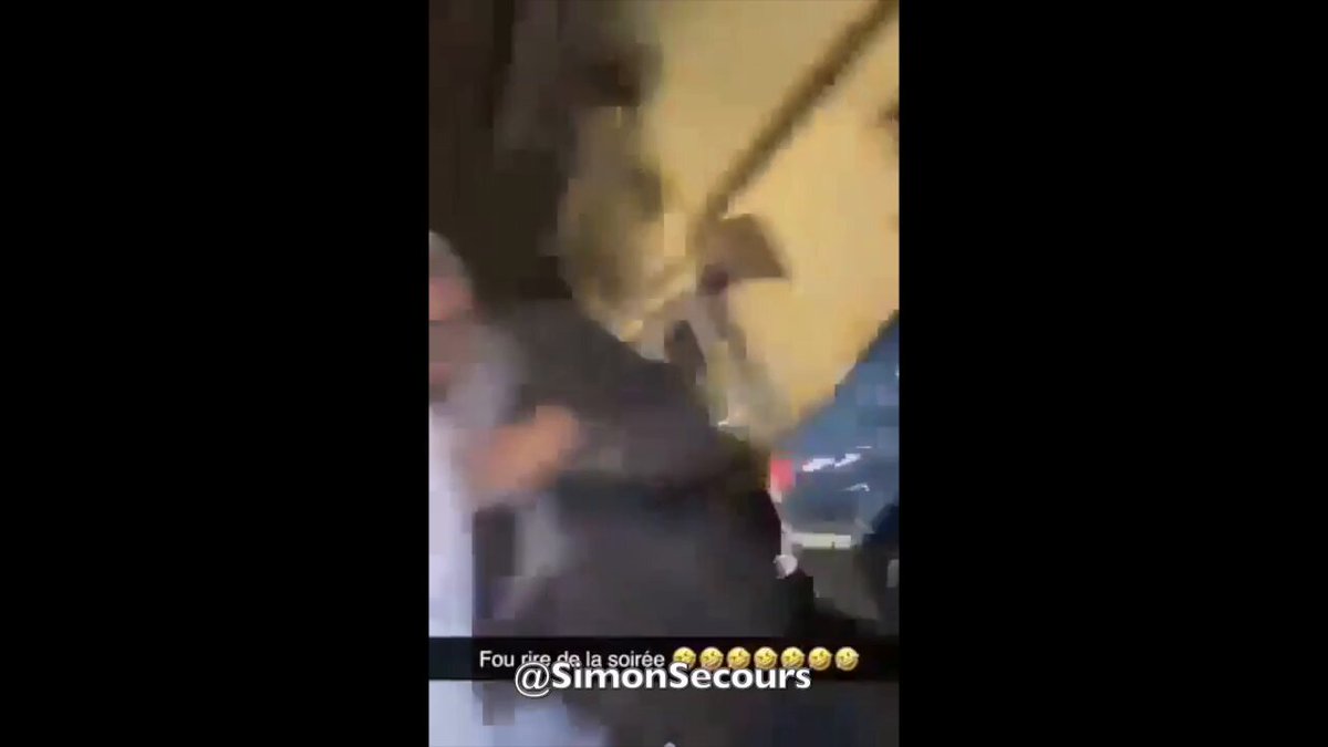 Pays de fou ! 😡🤬 Une tendance inquiétante se dessine en France. Ils ciblent des personnes âgées, les attirant près de véhicules, puis les victimes sont retenues par la voiture qui accélère, jusqu'à ce que leurs jambes flanchent et s'effondrent sur le bitume.