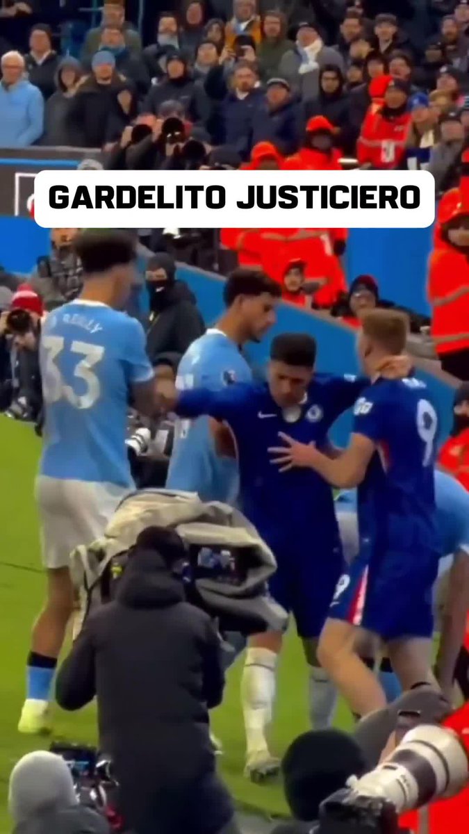 ¡¡MY CAPTAIN, MY CAPTAIN, MY CAPTAIN!! Además del gol agónico que marcó y festejó en la tribuna con la hinchada para el 1-1 del Chelsea ante Manchester City, ENZO FERNÁNDEZ se plantó y defendió a Liam Delap... 👊🏼
