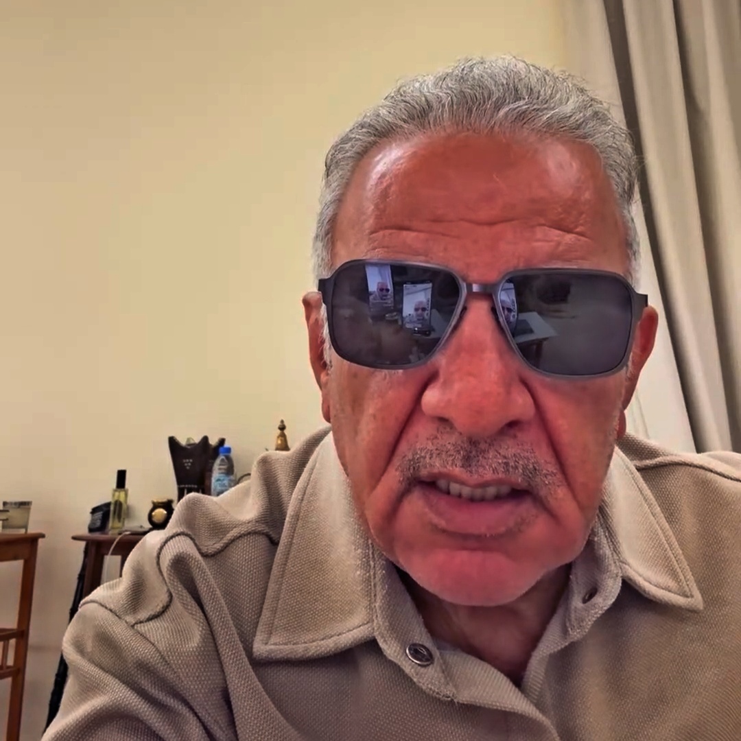 يوسف علاونة يخرج عن الحياد وينحاز تمامًا للإمارات ويسخر من تركي آل الشيخ! العجيب في نهاية الفيديو يتوعد ويقول: والله لن تحدث الوحدة اليمنية! من الواضح أنه فقد علقه بعد فشل مشروع الإمارات في اليمن! من أين له بهذه الثقة وما الذي يجعله يخرج عن شعوره بهذا الشكل العجيب؟!