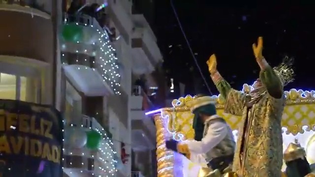 ¡Felices Reyes, #Andalucía! Vivir la cabalgata en nuestra tierra es único y tiene una magia especial. ☺️ #CabalgataSev26