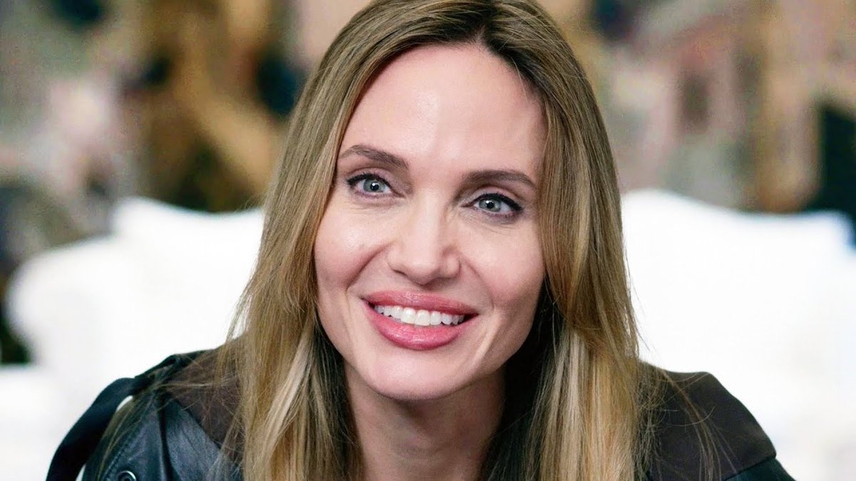 First trailer for Alice Winocour’s ‘COUTURE’ starring Angelina Jolie, Louis Garrel, Ella Rumpf, Anyier Anei and Vincent Lindon. 🎥 Releasing in theaters later this year.