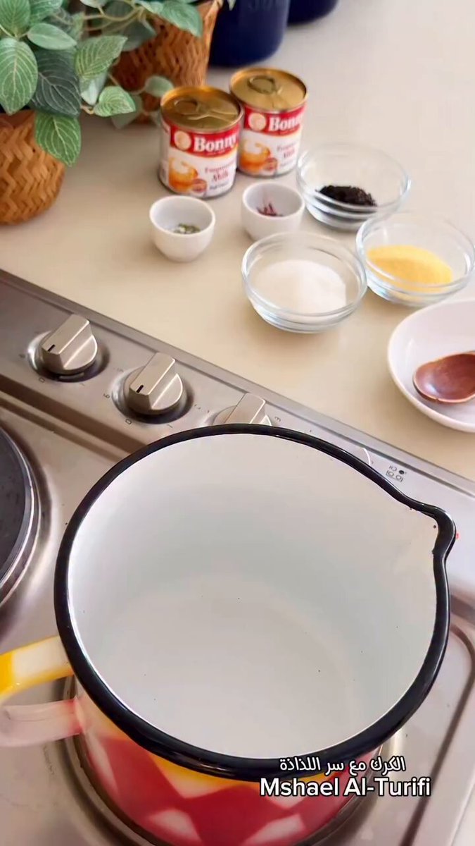 كرك | 🥛☕️ . بعضهم يسمونه شاهي عدني 🇾🇪 كلهم نفس الوصفة وصفة لذيذة و مجربينها كثير 😋 ممكن تحطون حليب عادي مو مبخر 😋 جربوها لذيذة مره . IG: @mshael_alturifi
