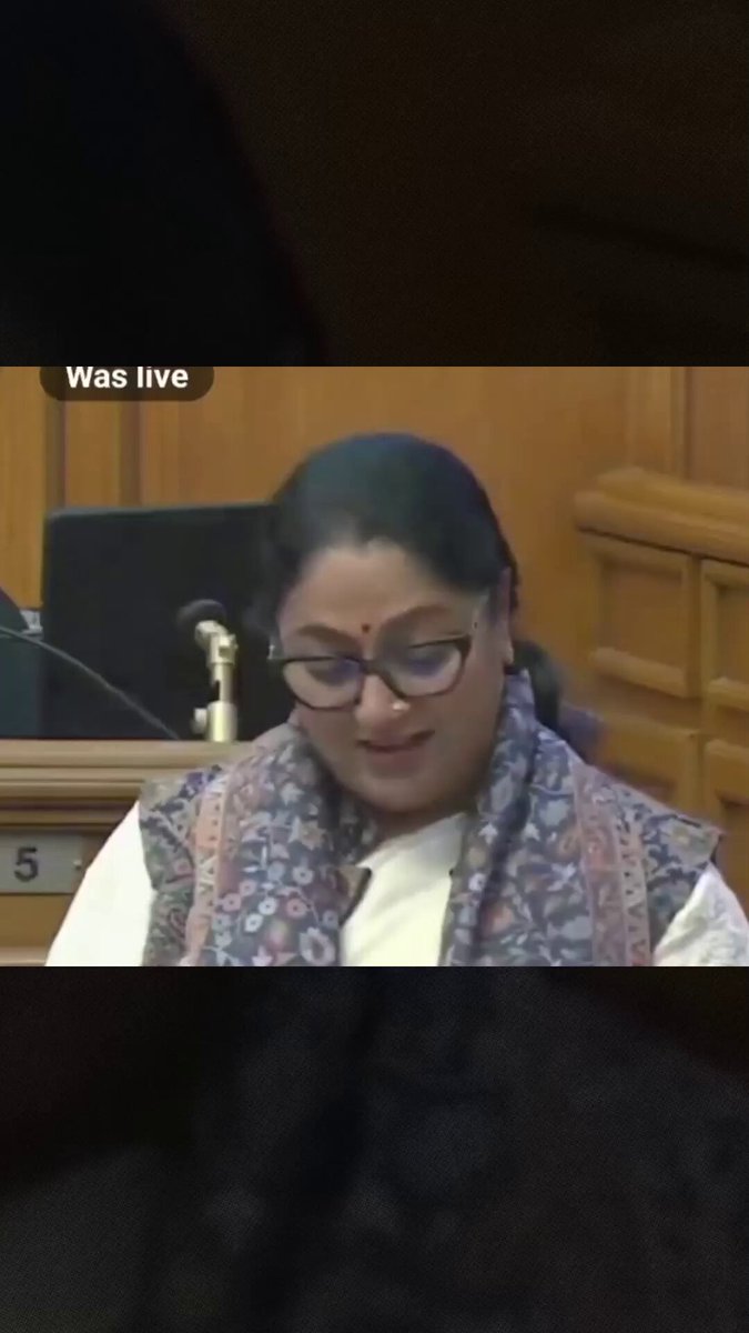 Big Big Breaking ‼️ CM Rekha Gupta embarrasses India रेखा गुप्ता जी को यह भी नहीं पता कि शहीद भगत सिंह आज़ादी से पहले के समय के क्रांतिकारी थे । उन्हें लगता है कि आज़ादी के बाद कांग्रेस के विरोध में उन्होंने बम्ब फेंका । स्कूल के बच्चे भी जानते हैं कि शहीद भगत सिंह ने 1929 को सेंट्रल लेजिस्लेटिव असेंबली में ब्रिटिश सरकार के विरोध में बम्ब फेंका था ।