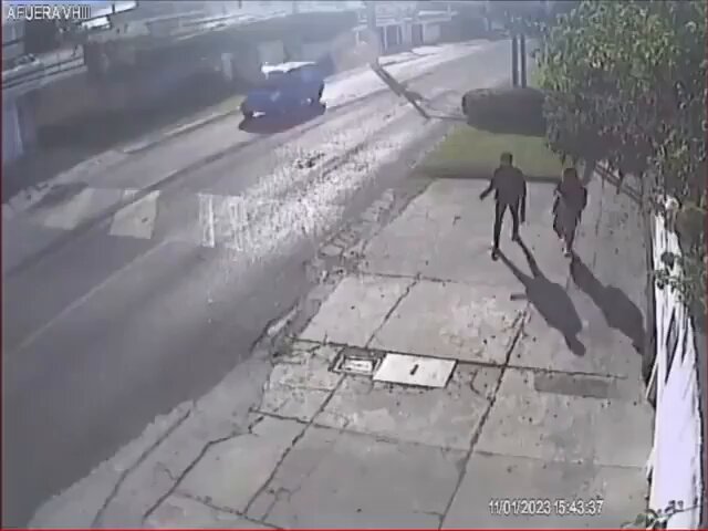 "Con mi wacha no se mete nadie" Un novio valiente se defiende de dos ladrones en Guatemala