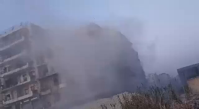 Suriye Ordusu Halep'in Şeyh Maksut mahallesinde PKK'lı teröristlerin sığındığı binaları vurdu.