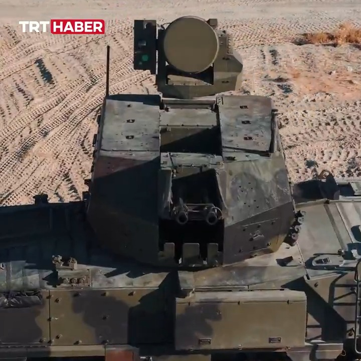 Çelik Kubbe’nin yeni gücü… 🇹🇷 ASELSAN'ın 8x8 taktik tekerlekli araca entegre ettiği KORKUT 140/35 Yakın Alan Hava Savunma Sistemi, atış testlerinde hareket halinde hedef uçağı başarıyla etkisiz hale getirdi.