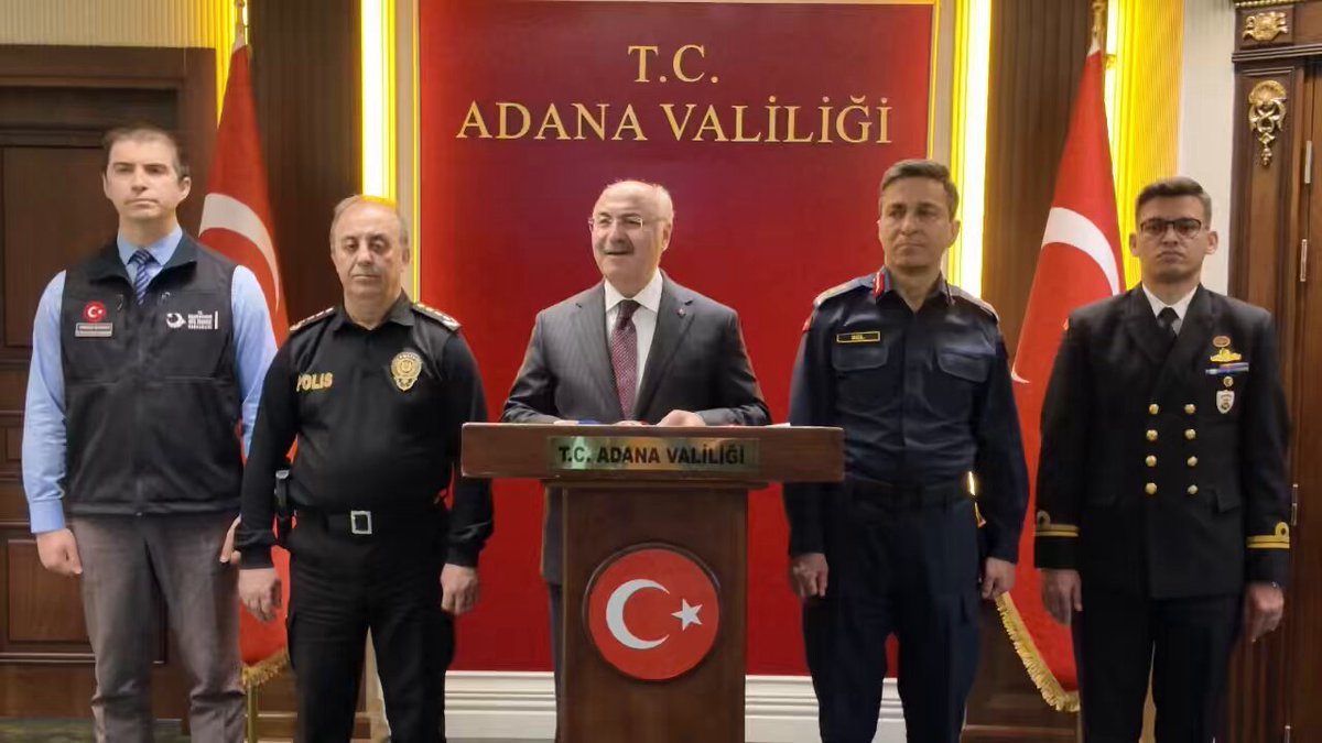 Seyhan Baraj Gölü çevresindeki kaçak yapılaşmayla mücadele süreci ile planlı ve güvenli şehirleşme çalışmalarını değerlendiren Valimiz Sayın Yavuz Selim KÖŞGER; kaçak yapıların yıkım sürecinin devam ettiğini, kaçak yapı sorununun 70 yıllık bir sürece dayandığını belirterek "Yıkımların ardından bölgeyi Adanalı hemşehrilerimizin güvenle vakit geçirebileceği, ruhsatlı, mevzuata uygun sosyal ve sportif faaliyetlerin yapılabileceği bir alana dönüştüreceğiz. İllegal yapılaşmaya müsaade etmeyeceğiz."diyerek basın mensuplarımıza yürütülen çalışmalar hakkında bilgi verdi.