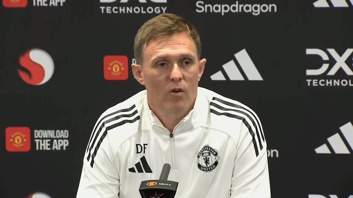 🗣️ "I will try and do everything I can to make Manchester United successful." Darren Fletcher on Manchester United 'reconnecting' together after Ruben Amorim's sacking 🤝