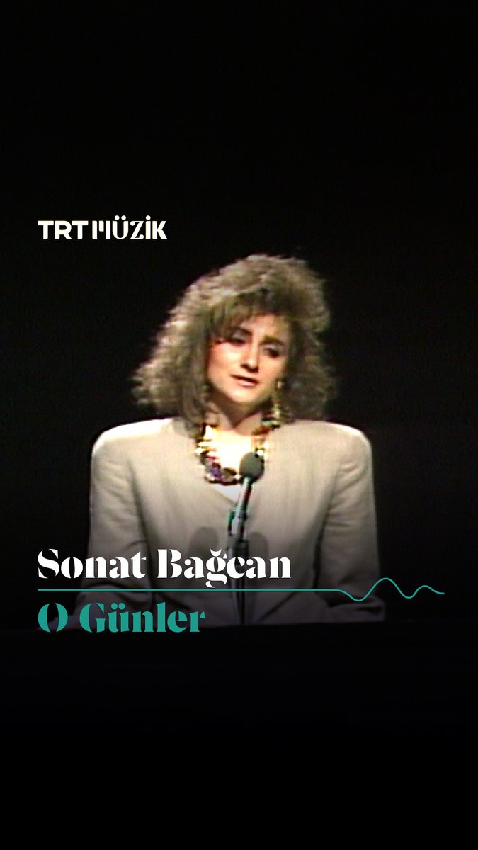 Sonat Bağcan, babası Savaş Bağcan'ın piyanosu eşliğinde "O Günler" adlı şarkıyı söylüyor. 💔 🎞️ 1988