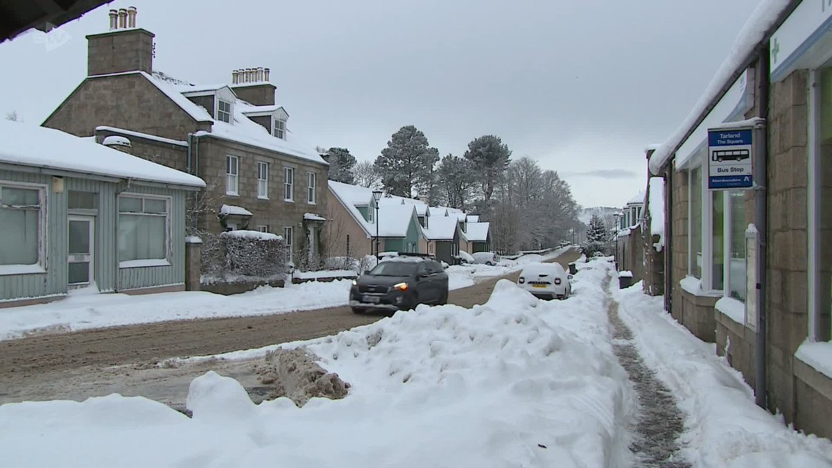 Major incident declared and schools to remain shut as heavy snow continues