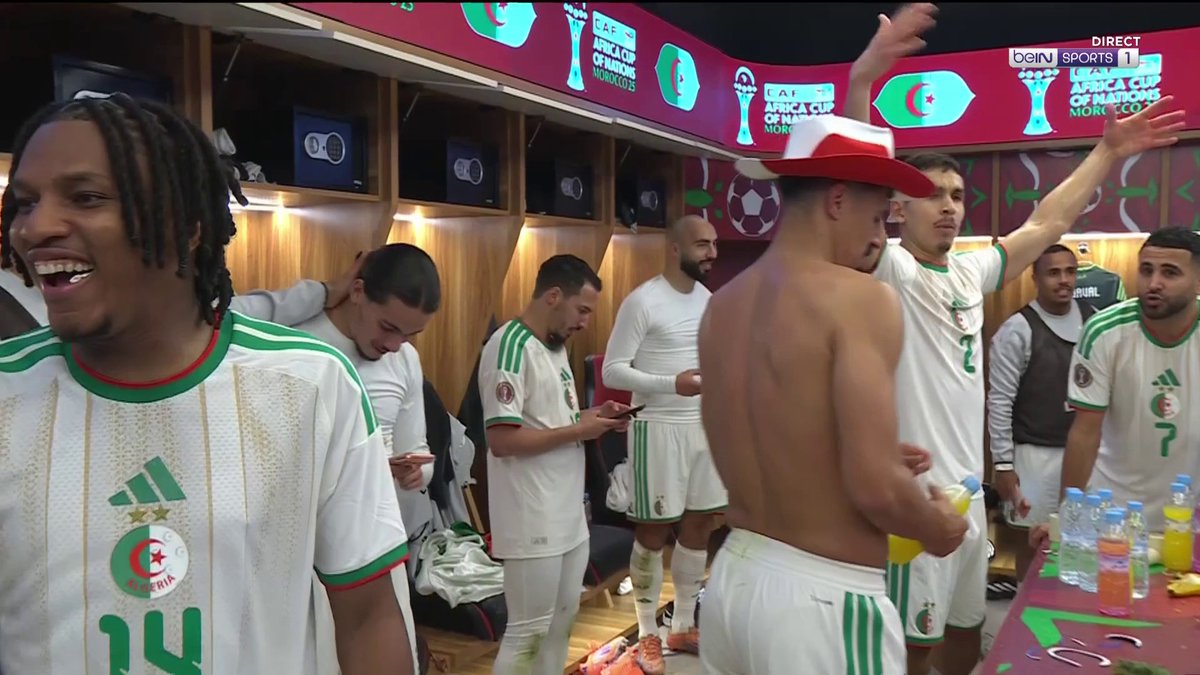 ONE TWO THREE : 𝗩𝗜𝗩𝗔 𝗟’𝗔𝗟𝗚𝗘́𝗥𝗜𝗘 🇩🇿 !!!! 🥳 La joie dans le vestiaire de l’Algérie !!! 🤩 #CAN2025 🎥 beIN SPORTS