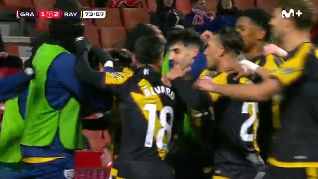 ⚡️ El Rayo Vallecano se mete en octavos tras remontar ante el Granada. #LaCopaMola