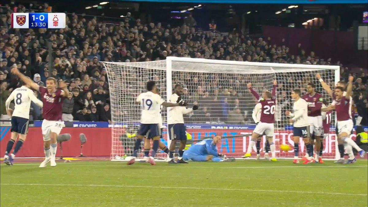 Murillo puts it into his own net to give West Ham the lead! 🫣