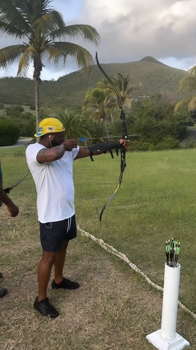Davido on Vacation Mode 🇻🇨🏝️ 🏹