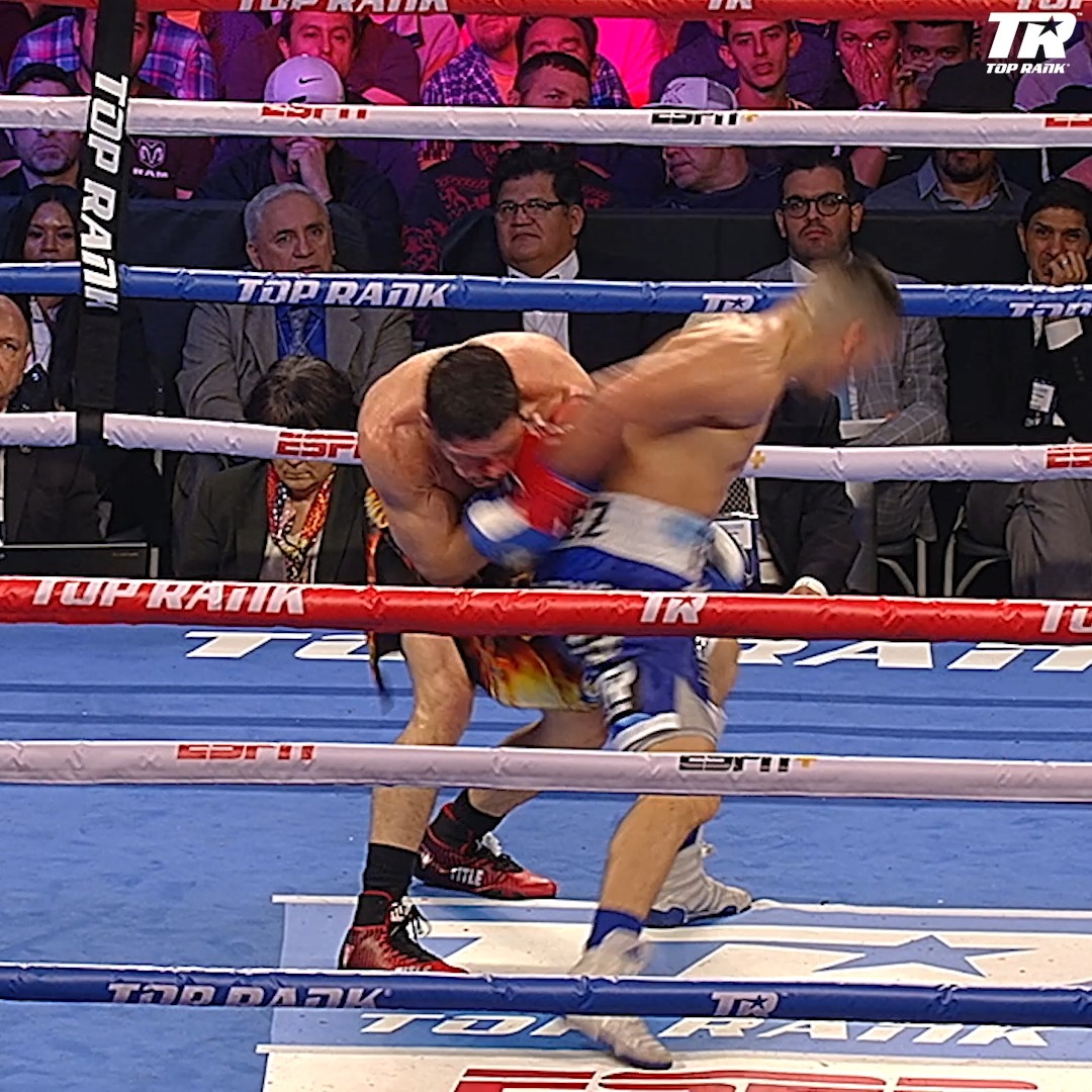 Teofimo Lopez really pulled out a behind-the-back punch mid-fight ๐ณ ๐๏ธ Get your Teofimo vs Shakur tickets now: The Ring VI | Exclusively on DAZN | Jan 31st in NYC ๐ฅ