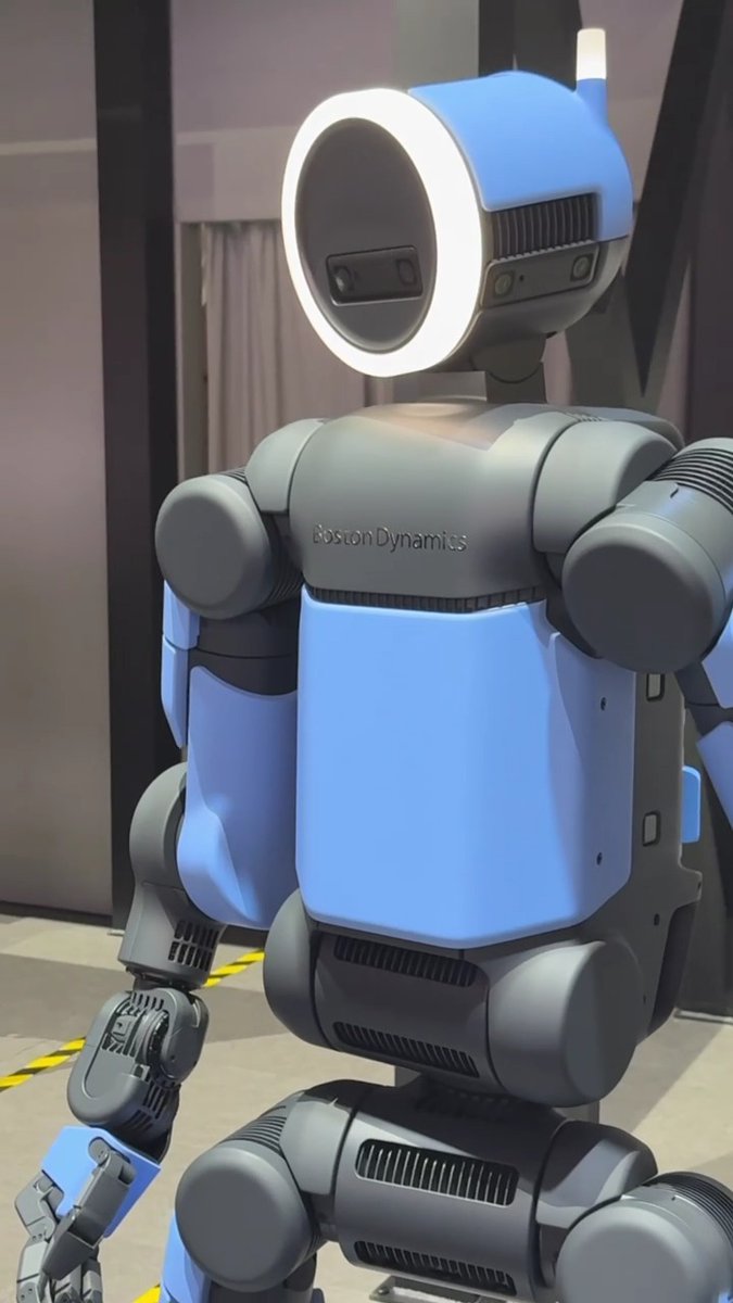Boston Dynamics Atlas robot up close #CES2026