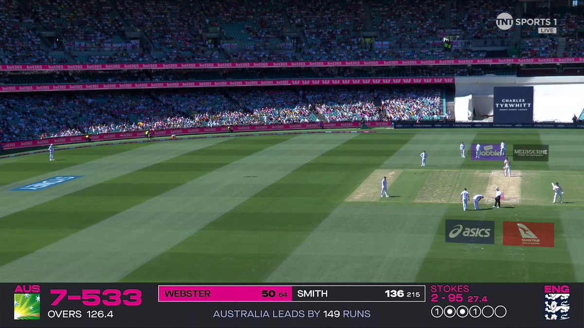 The moment Ben Stokes limped off in the opening minutes of Day 4 in Sydney — not the start England needed.