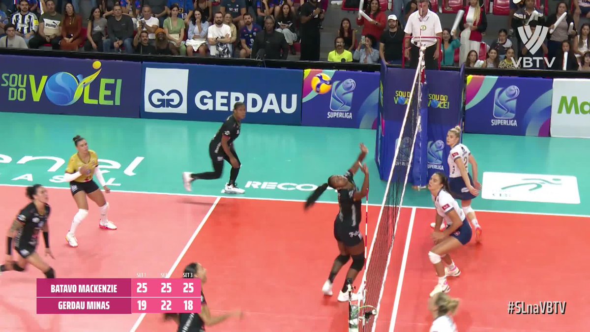 #Superliga 🇧🇷: HUGE UPSET TO OPEN THE SECOND HALF! 😮🔥 Mackenzie defeated Minas 3-0 in the opening match of the second half of the season. The team featuring Thaisa and Julia Kudiess, second in the standings, had suffered just one defeat so far, a 3-2 loss to leaders Sesc Flamengo. With the result, Mackenzie made a big move up the table, climbing to 8th place with 12 points. 💥🏐 📺 Watch the replay on VBTV: 🏐 #Volleyball #Volei