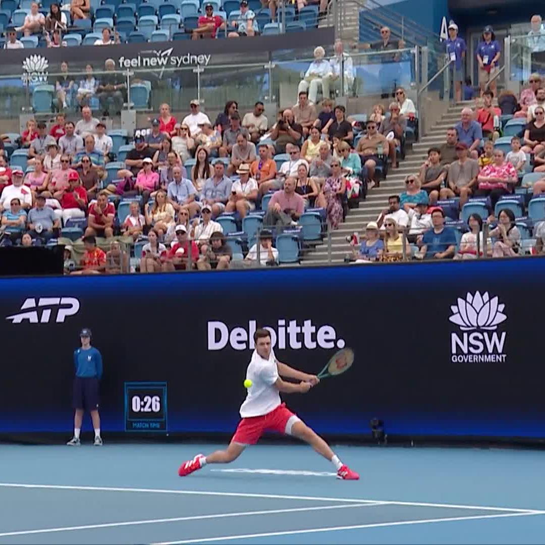 Artistry, balance, power 😱 A dreamy backhand from Hubert Hurkacz in Sydney. #UnitedCup