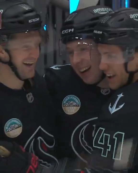 THE CATT'S MEOW‼️ That's NHL goal No. 1 for Berkly Catton 👏