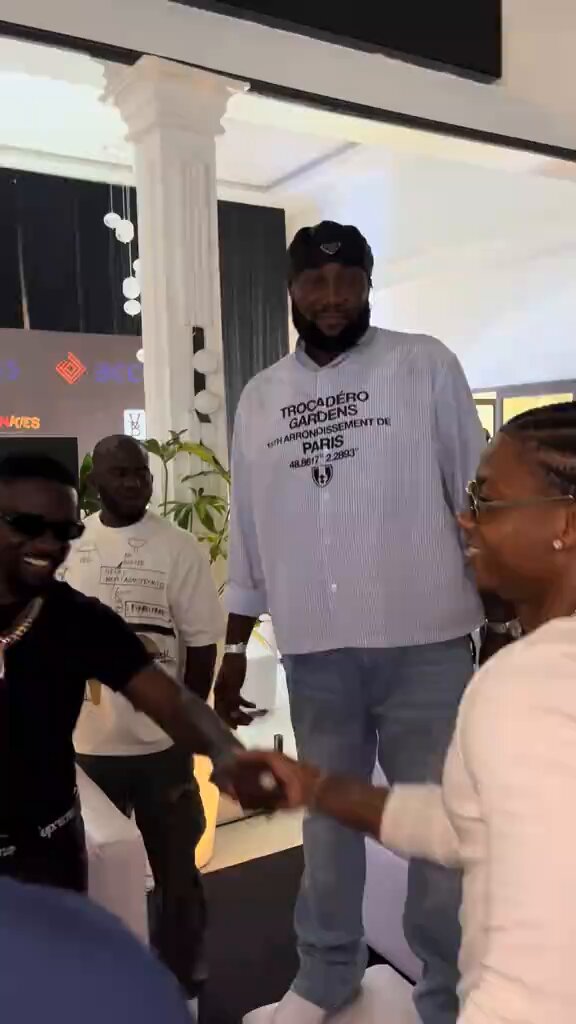 Landlord p3 dressing oo 😂