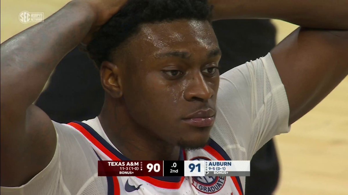 WILD ENDING 🤯 This supposed buzzer-beater from Auburn was overturned after review to give Texas A&M the win.