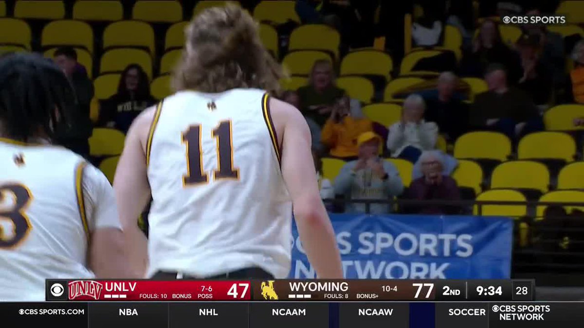 HOLY SMOKES 🤯 Gavin Gores just served up a POSTER Wyoming Cowboy Basketball