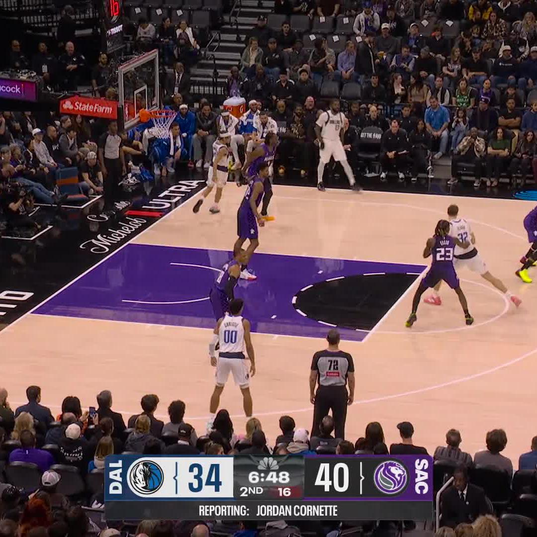 Russell Westbrook 2nd dunk off the season is official ๐ญ๐ฅ Russ letting the Kings bench know he still got it ๐ญ๐ฏ