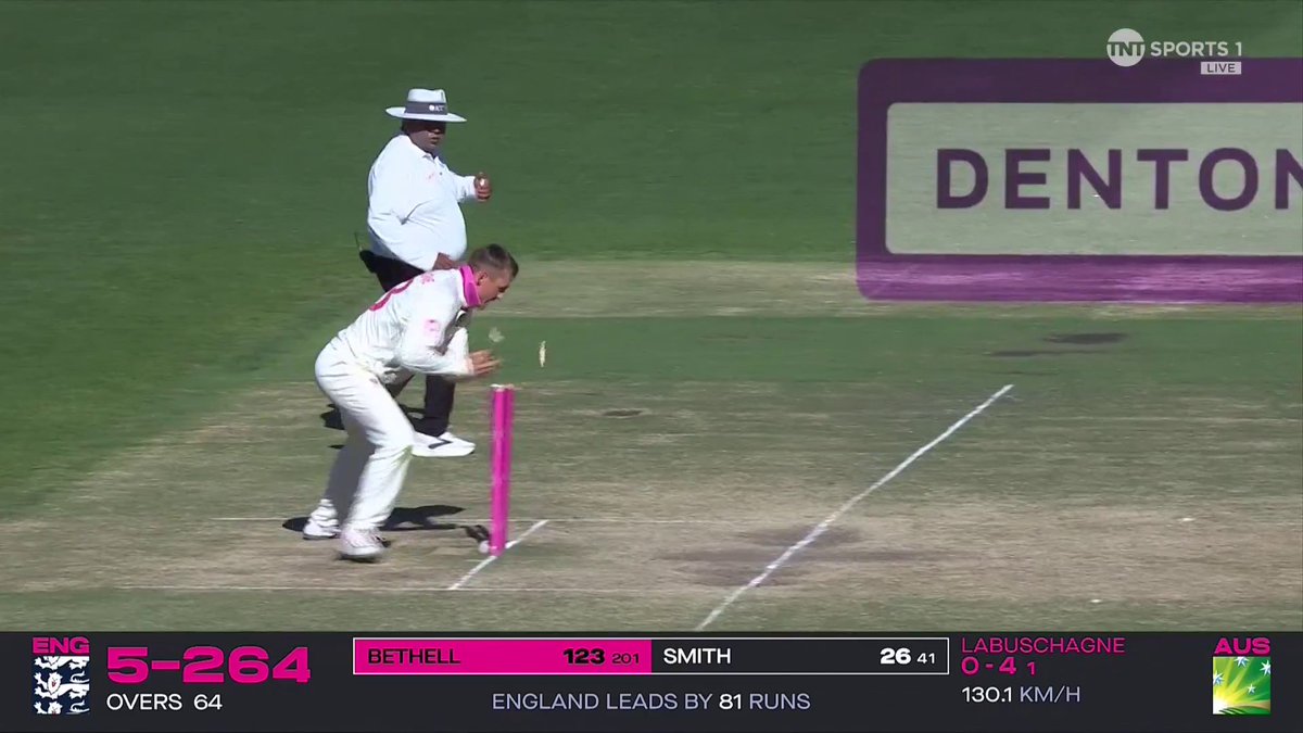 That is a disaster. Jamie Smith is run out for 26 on the first ball after the drinks break 😬