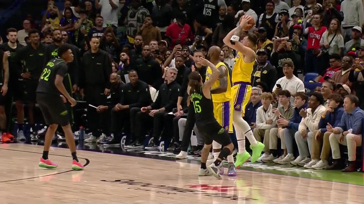 SIN TIEMPO. SIN ESPACIO. ¡ERES UN SINVERGÜENZA, LUKA! 🤯 LeBron James también alucina con Doncic #NBAxDAZN 🏀 🇺🇸