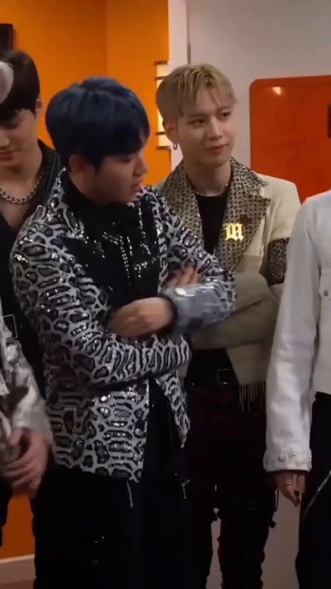 "jUSt a SHiRt" STFU BYUN 😭😭😭